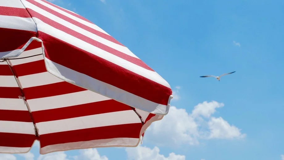 Голямо поевтиняване на чадърите по плажа догодина може и да няма