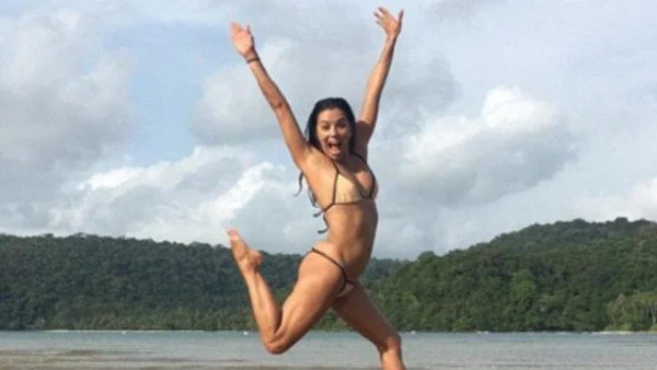 Ева Лонгоргия е на меден месец в Тайланд