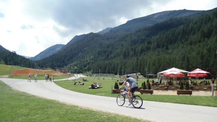 Все повече хора почиват в Банско през лятото