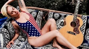 Лейди Гага с провокативна снимка в подкрепа на Хилари Клинтън