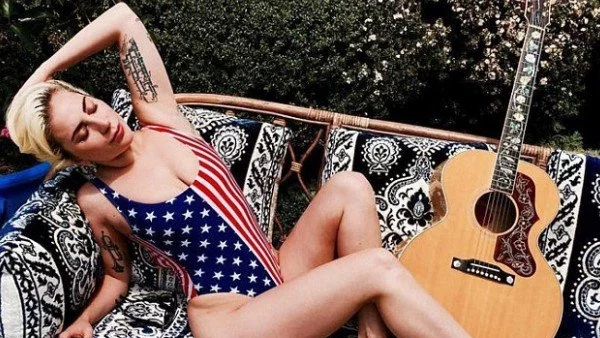 Лейди Гага с провокативна снимка в подкрепа на Хилари Клинтън