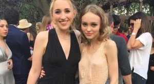 Дъщерята на Джони Деп е абитуриентка