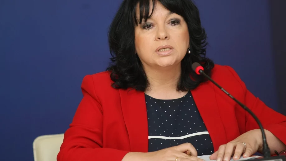 Петкова: На парламента ще бъде предоставен пълният доклад на БАН за "Белене"