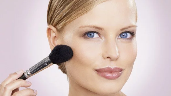 Как да си забъркаме декоративна козметика у дома