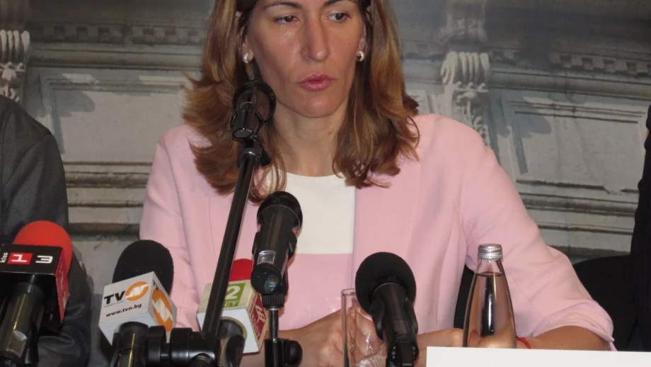 Ангелкова призова общини и организации да кандидатстват за наградите в туризма