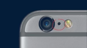 Каква е функцията на малката черна точка на телефона ви? 