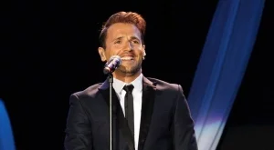 Предложение за брак на концерта на Никос Вертис