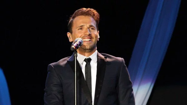 Предложение за брак на концерта на Никос Вертис