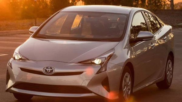 Следващата Toyota Prius ще бъде със слънчеви батерии