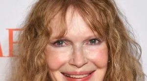 Миа Фароу стана баба за десети път