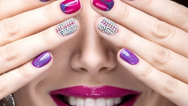 Какво казва за вас цветът на ноктите ви