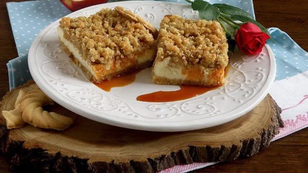 Чийз блокчета с ябълки и хрупкав щросел