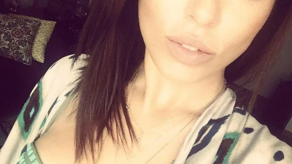 Бременната Мика Стоичкова показа коремчето си