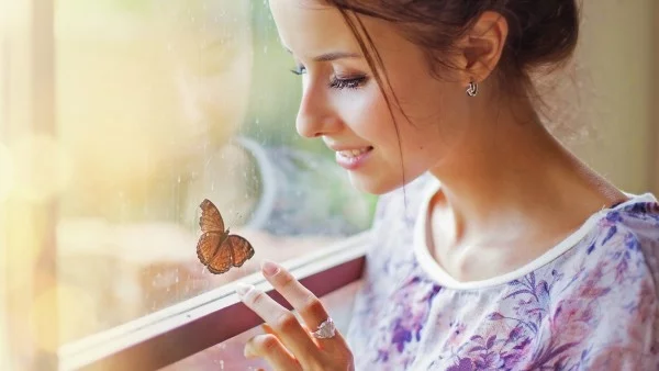 Обичай ме така