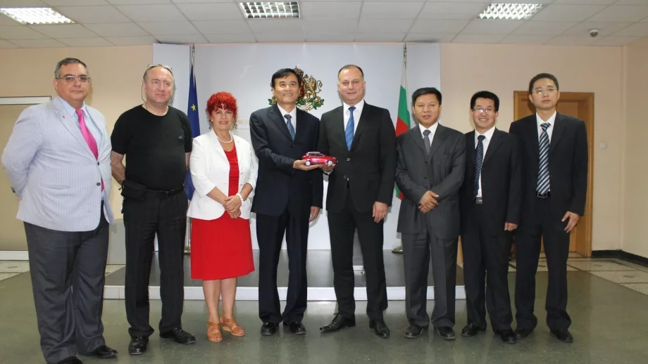 Китайци може да произвеждат електромобили в България 