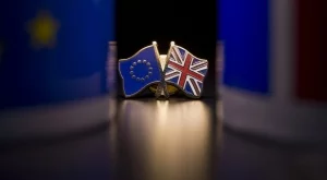 Дълъг преходен период ще увеличи с милиарди сметката по Brexit 