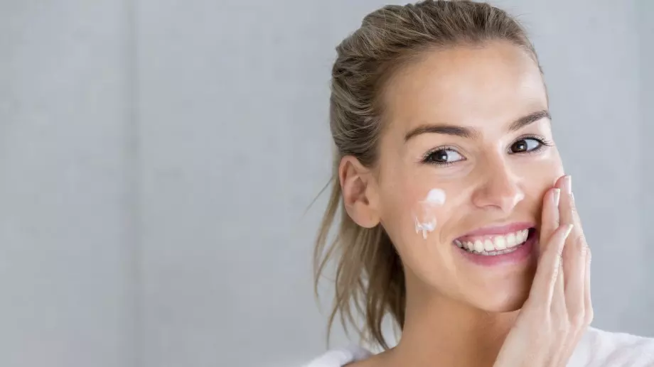 Как да нанасяте SPF крем, ако сте с грим?