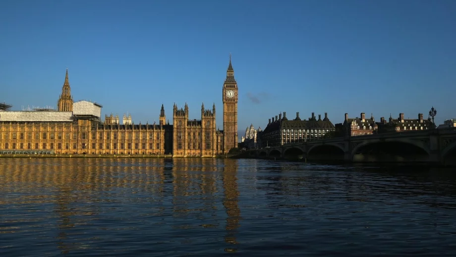 След Brexit: Standard Life спира да инвестира в британски имоти