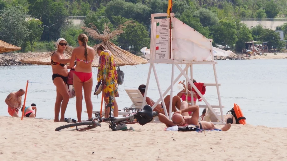 Запечатаха търговски обекти в Албена и Златни пясъци за неиздаване на касови бележки