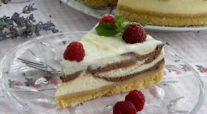 Мраморен чийзкейк с малини