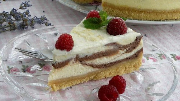 Мраморен чийзкейк с малини