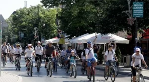 Живей активно завладява и Варна