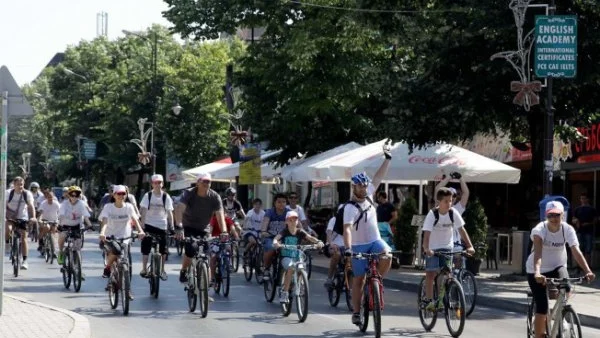 Живей активно завладява и Варна
