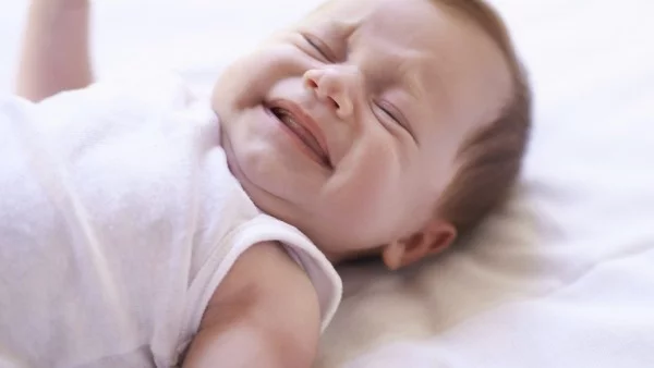 Защо всъщност плачат бебетата