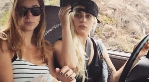 Лейди Гага вече е шофьор