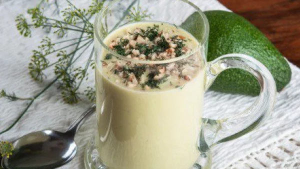 Студена крем супа от тиквички и авокадо