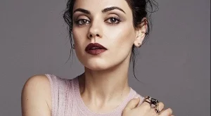 Мила Кунис не носи грим в ежедневието 