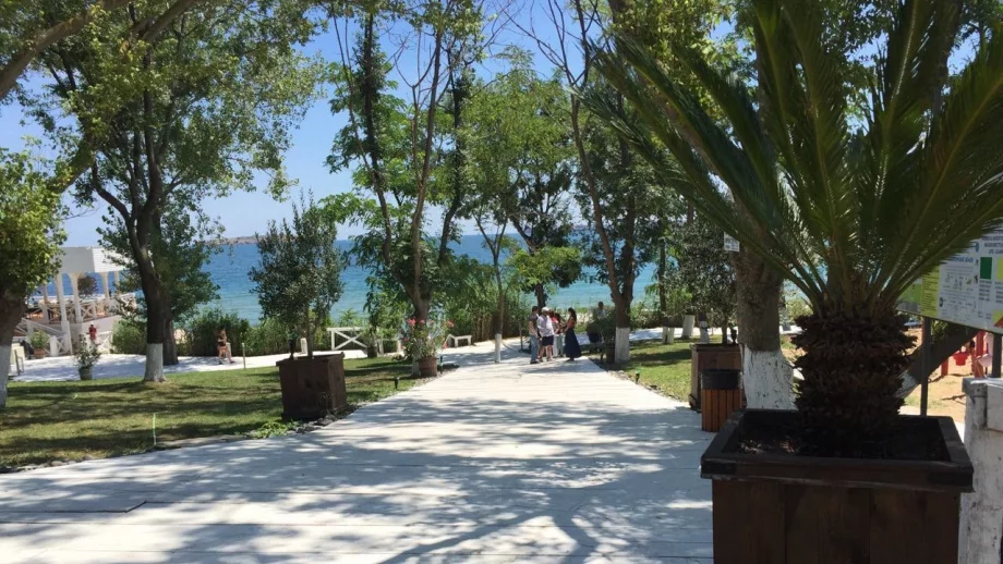 Само на два родни плажа се предлагат безплатни чадъри и шезлонги