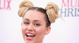 Майли Сайръс с нов татус в чест на любимия