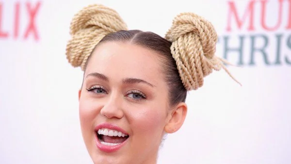 Майли Сайръс с нов татус в чест на любимия