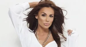 Моника Валериева с първа песен 