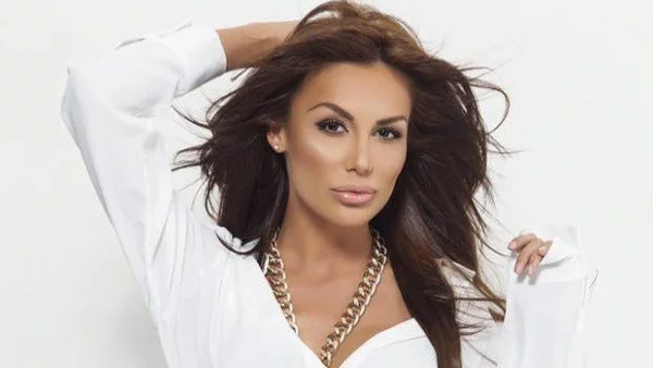 Моника Валериева с първа песен 