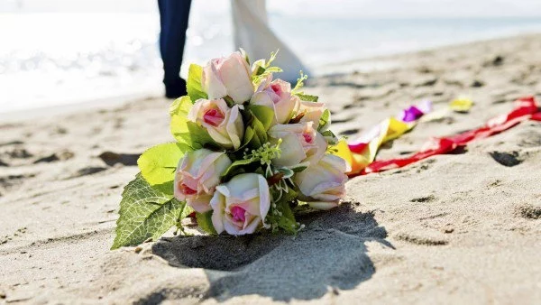 За и против сватба на плажа