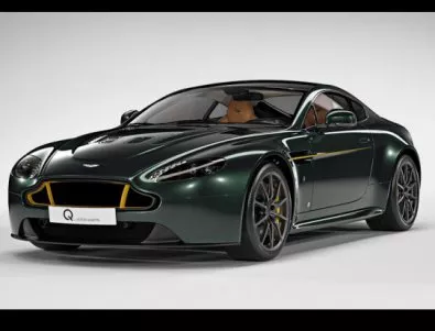 Aston Martin почете легендарен изтребител