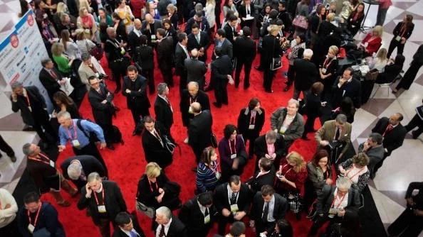 Как да завържем разговор с непознати, ако сме на събитие