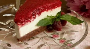 Малиново-ментов чийзкейк