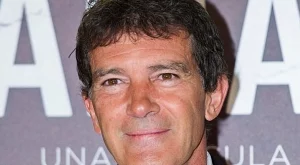 Бандерас влезе в болница по спешност