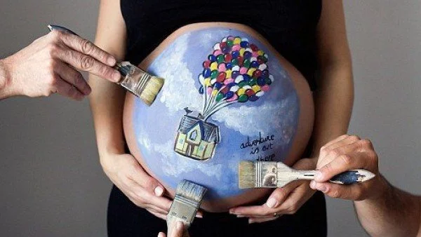 Сладурски боди арт за бременни коремчета