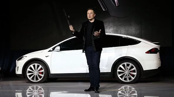Tesla Motors зарежда нов хардуер в електромобилите си