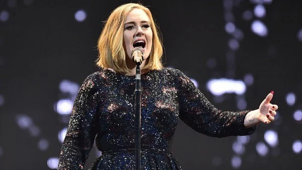 Адел отказа да пее на Супербоул