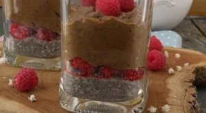 Шоколадов крем с чиа и малини