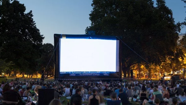 Пускат филмови класики в безплатно лятно кино 