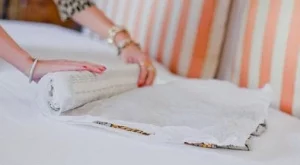 Как да изгладим дрехите без ютия