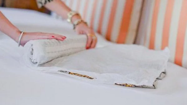Как да изгладим дрехите без ютия