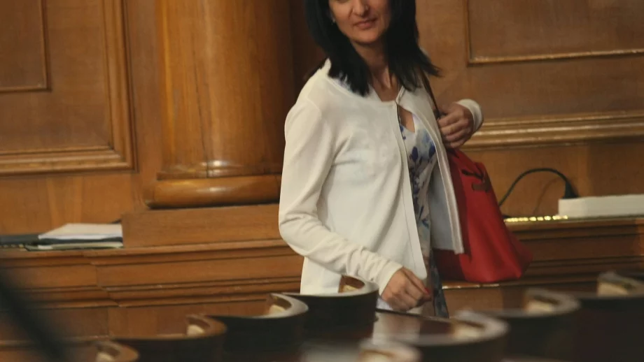 КФН определи новите проверяващи на застрахователните и пенсионните дружества