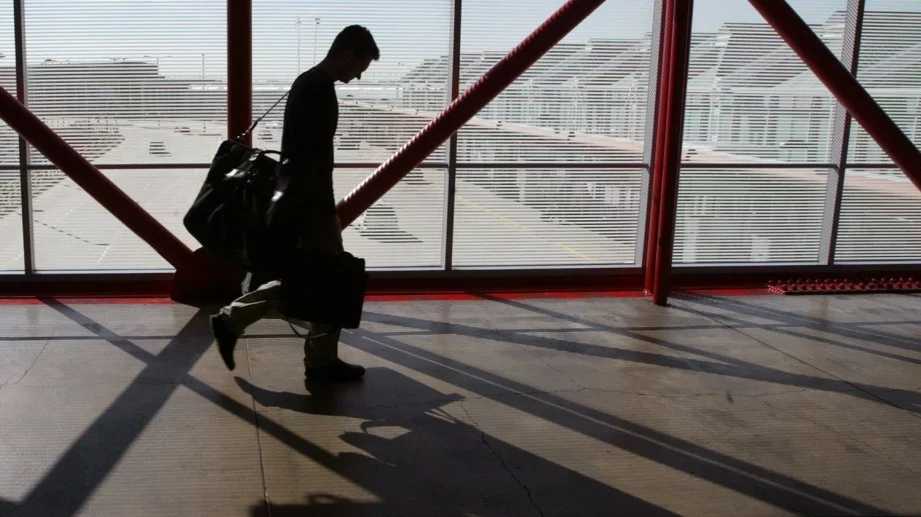 Летището в Дубай отмени всички излитания след инцидент със запален самолет